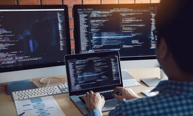 数据科学选型:R与Python如何赋能铜陵网站建设?